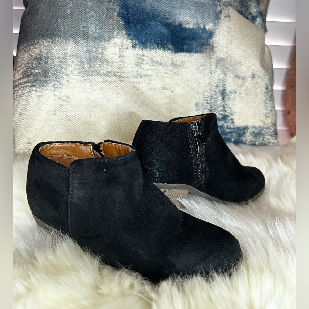 Black 9T LOV Mark girl booties